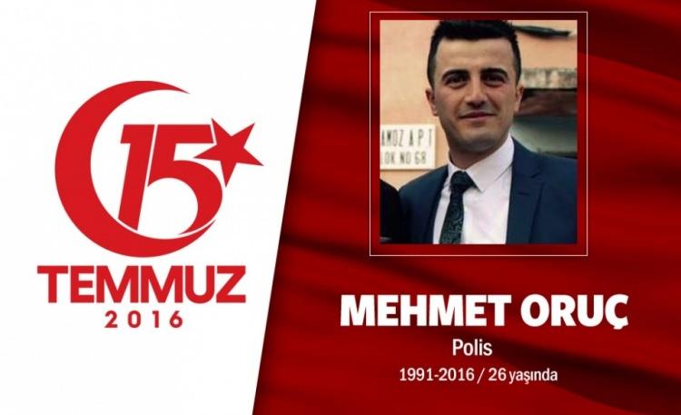 <p>İkiz polis memurları, aynı anda şehadet şerbetini içtiler. İkiz oğullarını kaybeden Baba Hacı Ali Oruç cenaze töreni sırasında "Oğullarım. Beni bırakıp nereye gittiniz? Ben sizsiz ne yapacağım." diyerek gözyaşı döktü. Şehitler Mehmet ve Ahmet Oruç, son yolculuklarına Adana’da binlerce kişinin katıldığı törenle uğurlandı.</p>