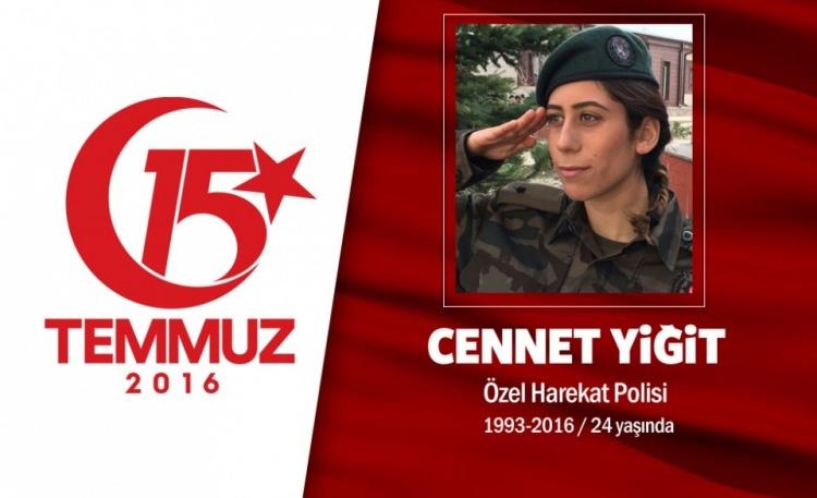 <p>Bir ay sonra nişanlanacaktı, nişan yüzükleri bile hazırdı. 23 yaşındaki Cennet Yiğit, Gazi Üniversitesi Eğitim Fakültesi Resim Öğretmenliğinden mezun oldu. Atanamayınca polis olmaya karar verdi. Komiser yardımcısı olarak Ankara Gölbaşı Özel Harekat Daire Başkanlığı'nda görev yapıyordu.Hain darbecilerin özel harekat tesislerini bombalaması sonrası şehit düştü. Şehidin kardeşi, "Yarım kaldım kuzum, içimden bir parçayı söktün de gittin, kavurdun gittin" diyerek feryat etti. Şehit komiser yardımcısı Cennet Yiğit'in cenazesi memleketi Kayseri’nin Bünyan ilçesinde son yolculuğuna uğurlandı.</p>