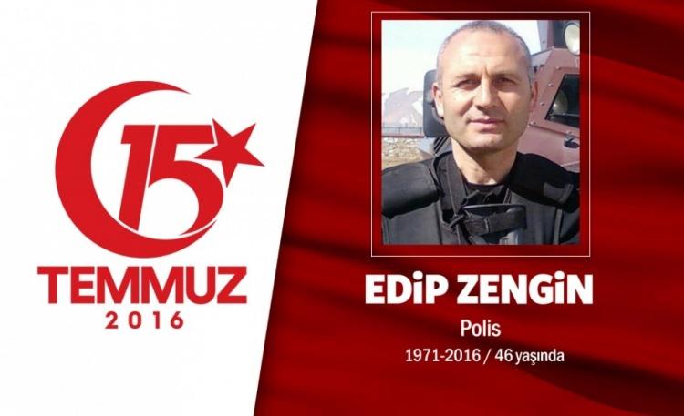 <p>45 yaşındaki Edip Zengin, Ankara Gölbaşı’ndaki Özel Harekat Daire Başkanlığı'nda görevliydi. Evliydi ve 2 kız çocuğu vardı. 15 Temmuz gecesi hain darbecilerin ele geçirdiği savaş uçaklarıyla Özel Harekat Daire Başkanlığı'na düzenlediği saldırıda şehit oldu. Şehidin Kocaeli’nin Darıca ilçesi Kazım Karabekir mahallesi Mevlana caddesindeki evine Türk bayrağı asıldı. Şehit Edip Zengin, Darıca'da son yolculuğuna uğurlandı. Şehidin adı Darıca Şehit Polis Edip Zengin Anadolu Lisesi'nde yaşayacak.</p>