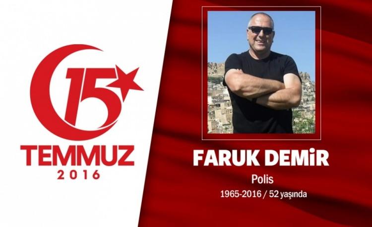 <p>51 yaşındaki Elazığlı Faruk Demir emekli Özel Harekat Polisiydi. 15 Temmuz gecesi darbe girişimini duyunca eşine bile haber vermedi. Gölbaşı'ndaki Özel Harekat Daire Başkanlığı’na gitti. Emekli polis memuru, yardım için gittiği özel harekatta darbeci hainler tarafından atılan ikinci bombada şehit düştü. 24 yıl polis memurluğu yapan Faruk Demir, teşkilatta parmakla gösterilen keskin nişancılardan biriydi. Ardında bir yaslı eş ve 2 yetim çocuk bıraktı. Elazığlı Şehit Faruk Demir’in naaşı, eşinin yaşadığı Ankara'da son yolculuğuna uğurlandı.</p>