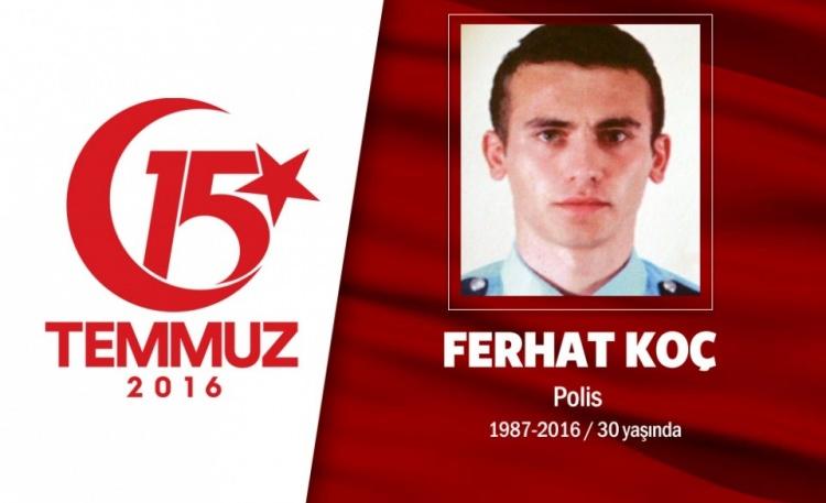 <p>15 gün sonra evlenecekti, hain darbecilerin saldırısında şehit oldu. 29 yaşındaki Ferhat Koç, özel harekat polisiydi. 31 Temmuz’da Gizem Kaan ile Ankara’da dünya evine girecekti, 'Hayatımızı birleştireceğimiz bu özel günümüzde mutluluğumuzu bizimle paylaşmanız dileğiyle' yazılı düğün davetiyeleri dağıtılmıştı. 15 Temmuz gecesi darbe girişimini duyar duymaz Ankara Gölbaşı Özel Harekat Daire Başkanlığı'ndaki görev yerine gitti. Hain darbecilerin gasp ettiği savaş uçaklarıyla yapılan saldırıda şehit düştü. Ferhat Koç, bir ailenin en büyük oğluydu. Şehidin annesi, cenazede elleriyle oğlunun tabutunu okşayarak, 'Sen bunun içerisine yakışmıyorsun yavrum. Kalleşler yakışır' diyerek feryat etti. Şehit Ferhat Koç, Tokat’ın Turhal ilçesi Yazıtepe köyünde son yolculuğuna uğurlandı.</p>