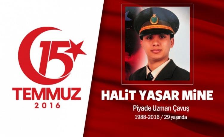 <p>28 yaşındaki Halit Yaşar Mine, Türk Silahlı Kuvvetleri'nde Uzman Çavuş olarak görev yapıyordu. Görev yeri 15 Temmuz gecesi İstanbul'daki kritik karargahlardan biri olan Topkule Kışlası olarak bilinen, 66. Mekanize Piyade Tugay Komutanlığı'ydı. Darbecilere kahramanca direnen ve şehit edilen Albay Sait Ertürk'ün emrinde görev yaptı. Kışlada Emniyet ve Muhafaza Takımı Ani Müdahale ve Hazır Kıta Manga Komutanı olarak görev yerinde, silah arkadaşı sandığı hain darbeciler tarafından şehit edildi. Kahraman asker şehit Halit Yaşar Mine, memleketi Adana'da toprağa verildi.</p>