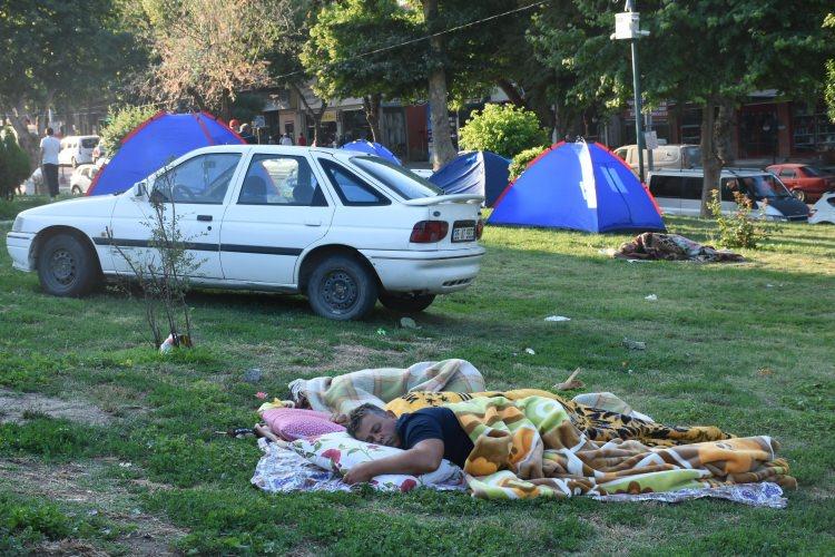 <p>Güreşseverlerden İbrahim Kule, AA muhabirine yaptığı açıklamada, güreşleri izlemek için her yıl Antalya'dan geldiklerini söyledi.</p>