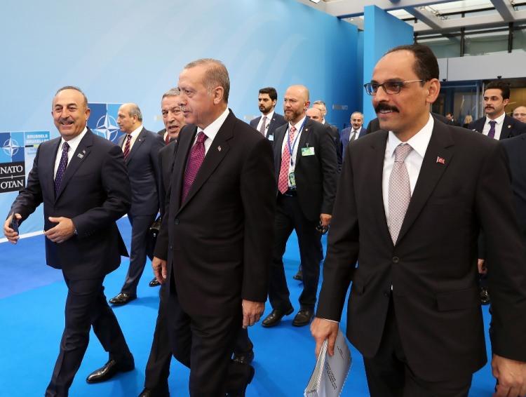 <p>Türkiye Cumhurbaşkanı Erdoğan'ın Almanya Başbakanı Angela Merkel ile NATO Zirvesi'nde 40 dakika süren görüşmesi sona erdi.</p>
