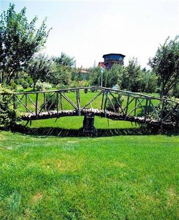 <p>Seyir köşkünün uzaktan görünümü. </p>
<p> </p>