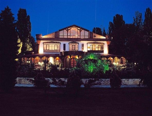 <p>Çiftlik Evi'nin ön girişi </p>
<p> </p>