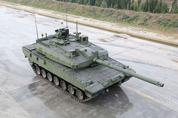 <p><strong>ALTAY TANKI</strong></p>
<p>Altay, Türkiye'nin geliştirdiği 3+ nesil ana muharebe tankıdır. Altay için BMC ve ASELSAN olmak üzere pek çok üreticinin ortaklığında seri üretime başlanıyor.</p>
<p> </p>