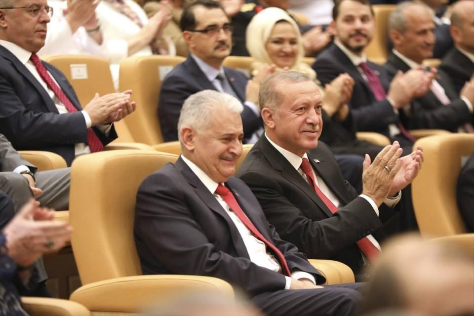 <p>TBMM Başkanı Binali Yıldırım ise duygulu anlar yaşadı.</p>
