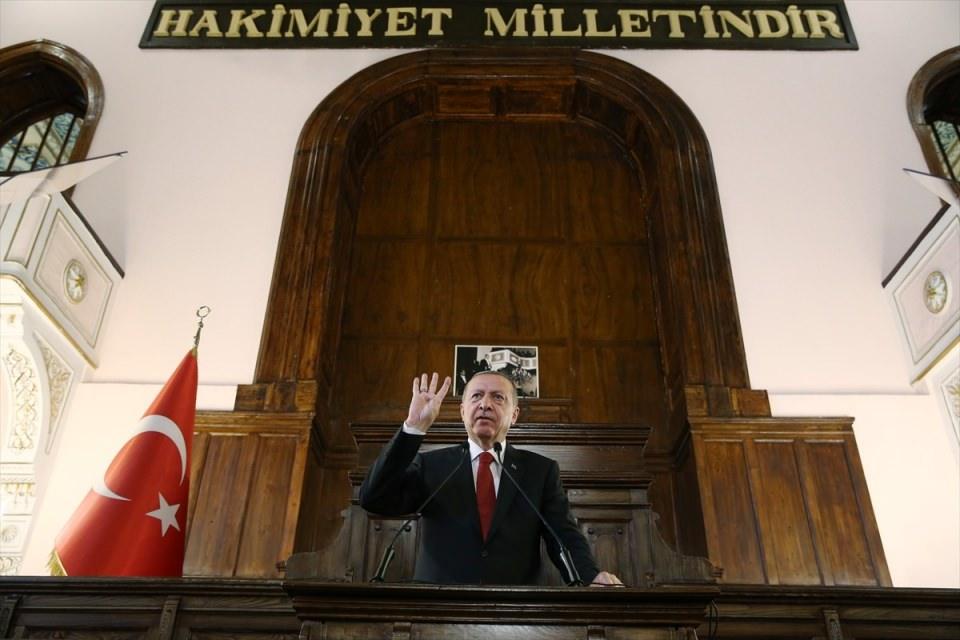 <p>Türkiye Cumhurbaşkanı Recep Tayyip Erdoğan, Birinci Meclis'te Cumhurbaşkanlığı Kabinesi 1. Toplantısı Açılış Töreni'ne katılarak konuşma yaptı.</p>

<p> </p>
