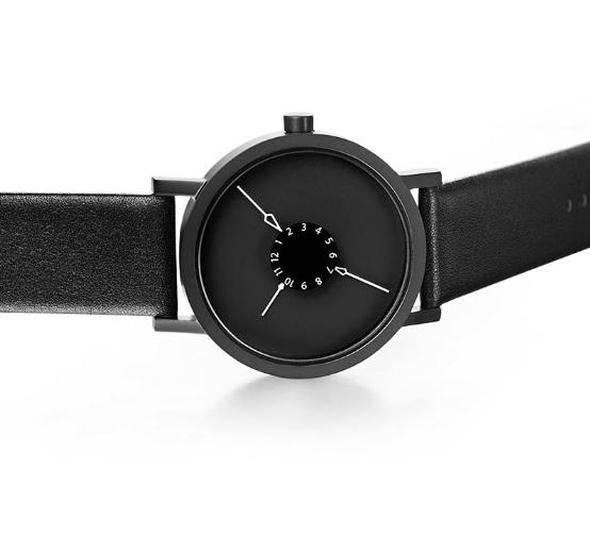 <p><strong>Nadir Watch...</strong> Çinlilerin geliştirdiği be yoğun ilgi gören bu saatin yelkovanı, akrepi ve saniyesi ok şeklinde sıra dışı bir görüntüye sahip. Oklar saniye ilerledikçe rakamları bir bir vuruyor ve zaman geçip gidiyor!</p>
