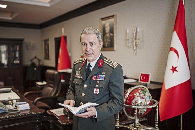 <p>1982'de Kara Harp Akademisi'ni, 1985'te Silahlı Kuvvetler Akademisi'ni bitirdi.</p>
<p> </p>