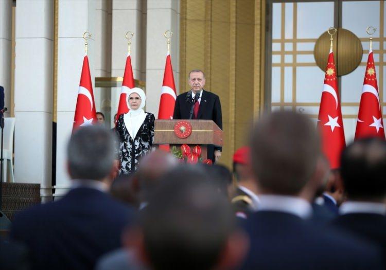 <p>Başkan Recep Tayyip Erdoğan'ın yemin törenine 22 devlet başkanı, 28 başbakan ve parlamento başkanı ile 6 uluslararası örgütün genel sekreteri katıldı.</p>

<p> </p>
