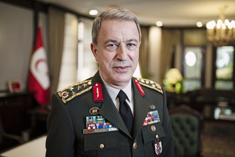 <p>Terörle mücadelenin yoğun olduğu 1998-200 yılları arasında, Hozat’ta İçgüvenlik Tugay Komutanı olarak görev yaptı.</p>
<p> </p>