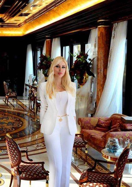 <p>EBRU ALTAN Uzun yıllardır Adnan Oktar’ın yakın arkadaş grubu içerisinde yer almaktadır. A9 TV’deki programlarda boy gösterdi.</p>
