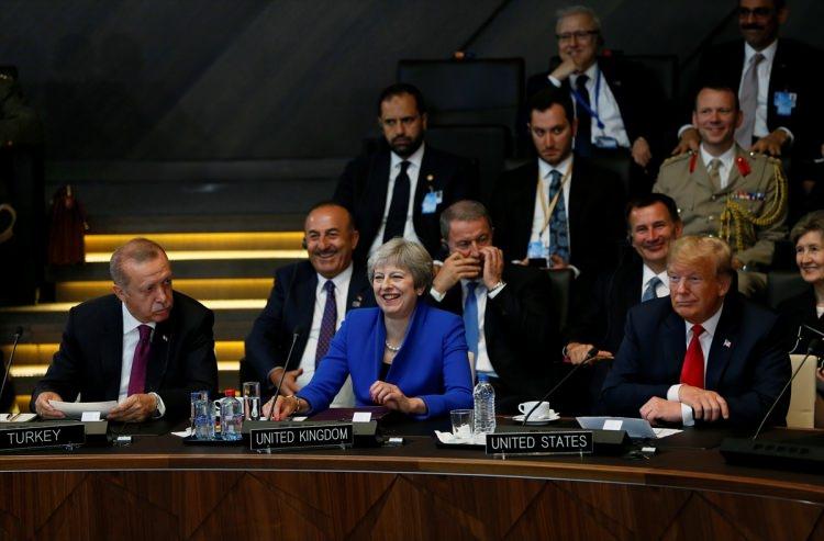 <p>NATO Zirvesi'nde Erdoğan, Theresa May(İngiltere), Trump</p>
