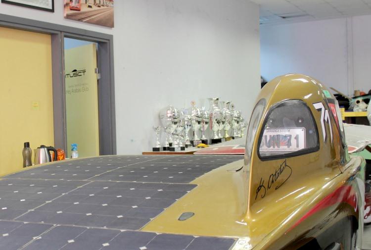 <p>Türkiye'de TÜBİTAK'ın düzenlediği yarışmalarda çok sayıda dereceleri bulunduğunu dile getiren Çalık, dünya genelinde Europe Solar Challenge ve Avustralya'da düzenlenen World Solar Challenge yarışmalarına katılan en tecrübeli ekiplerden olduklarını ifade etti.</p>