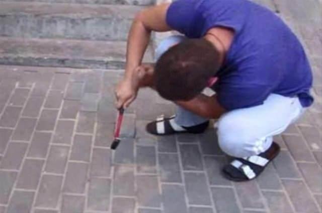 <p><strong>KALDIRIMIN ALTINDAN ÇIKAN MUCİZE!</strong><br />
Rusya'nın Voronej kenti sakinleri yüz gülümseten bir kurtarma operasyonuna imza attı.</p>