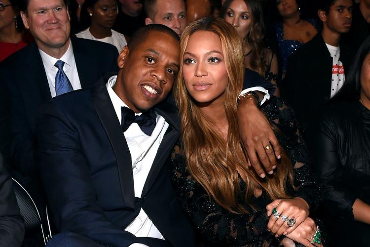 <p><strong>BEYONCE VE JAY-Z</strong></p>

<p>Ünlü çift, kızları Hele Blue Ivy'ye ilk doğum günü partisinde 50.000 dolarlık bir barbie bebek almıştı. </p>
