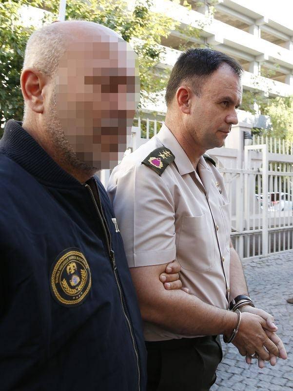 <p>Ege Ordusu Komutanlığında görevli Kurmay Başkanı Tümgeneral Memduh Hakbilen, Albay Oksal Çelik (fotoğrafta) ve Yüzbaşı Emir Birgül gözaltına alındı.</p>