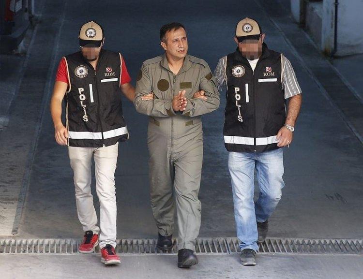 <p>2. Ana Jet Üssü Kurmay Başkanı Albay Ramazan Elmas adliyeye sevk edildi.</p>
