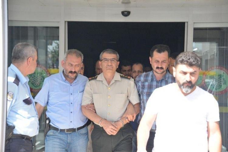 <p>Konya Jandarma Bölge Komutanlığı Kurmay Başkanı Kurmay Albay Musatafa Sakaoğlu gözaltına alındı.</p>