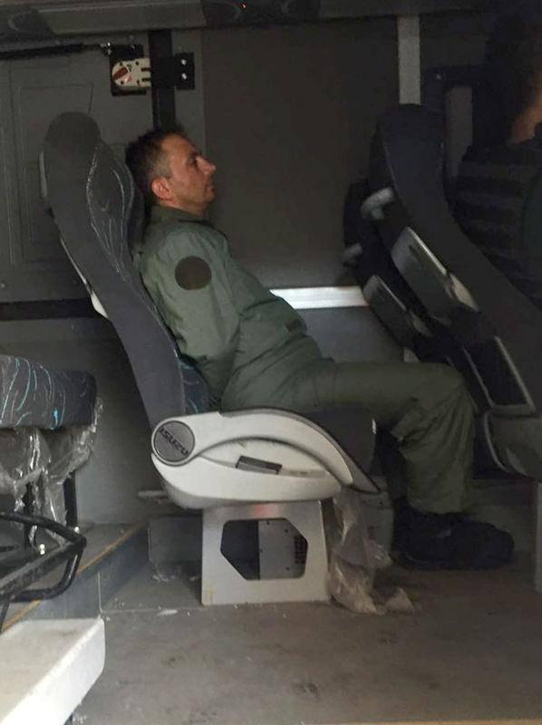 <p>Skorsky helikopteri kullanan Kara Pilot Albay Murat Dağlı gözaltına alındı.</p>
