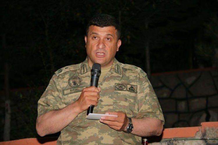<p>Hakkari Dağ ve Komando Tugay Komutanı Tuğgeneral Ahmet Otal gözaltına alındı.</p>