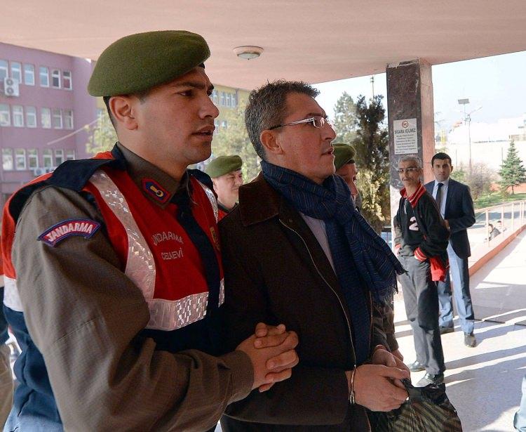 <p>Safranbolu 125. Jandarma Er Eğitim Alay Komutanı İstihkam Kurmay Albay Sedad Arıcan gözaltına alındı.</p>