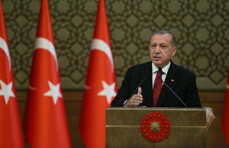 <p>Başkan Recep Tayyip Erdoğan'ın dün yeni kabineyi açıklamasıyla Türkiye resmen yeni sisteme geçti. Kabinenin kimlerden oluşacağı merakla bekleniyordu. Bakanların 22'sinin milletvekili olması dolayısıyla birçok ismin yeni kabineden kendisine yer bulumayacağı belirtiliyordu.</p>

<p> </p>
