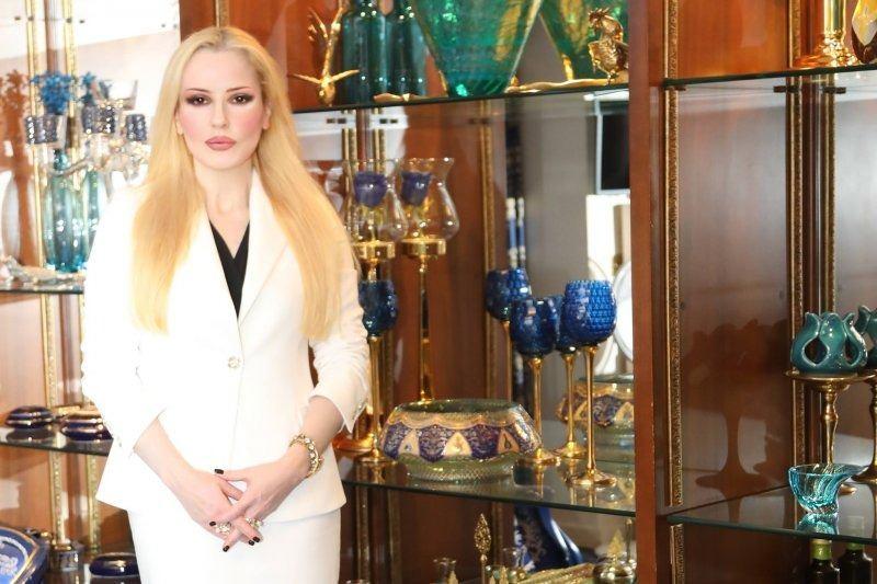 <p>FEZA ALTUNİÇ Yaklaşık 29 senedir Adnan Oktar’ın arkadaş çevresi içinde bulunmaktadır.</p>
