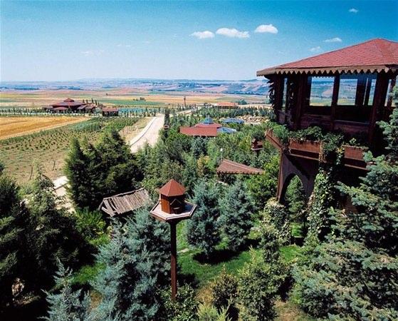 <p>Seyir kulesi, köşkler, kuş evleri ve sebze tarlaları... </p>

<p> </p>
