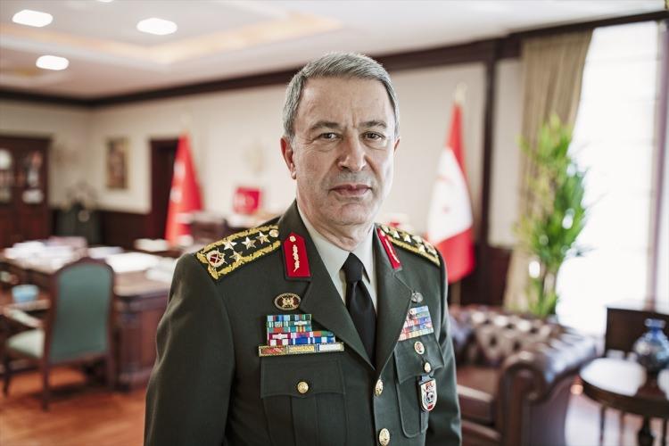 <p>29. Genelkurmay Başkanı Hulusi Akar, yeni sistemin ilk Milli Savunma Bakanı oldu.</p>
