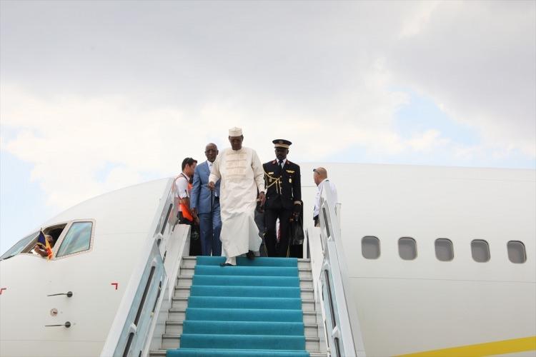 <p>Çad Cumhurbaşkanı Idriss Deby Itno, Recep Tayyip Erdoğan'ın Cumhurbaşkanlığı Külliyesi'nde düzenlenecek "Cumhurbaşkanlığı Göreve Başlama Töreni"ne katılmak üzere Ankara'ya geldi. Itno'yu Gençlik ve Spor Bakanı Osman Aşkın Bak karşıladı.</p>
<p> </p>