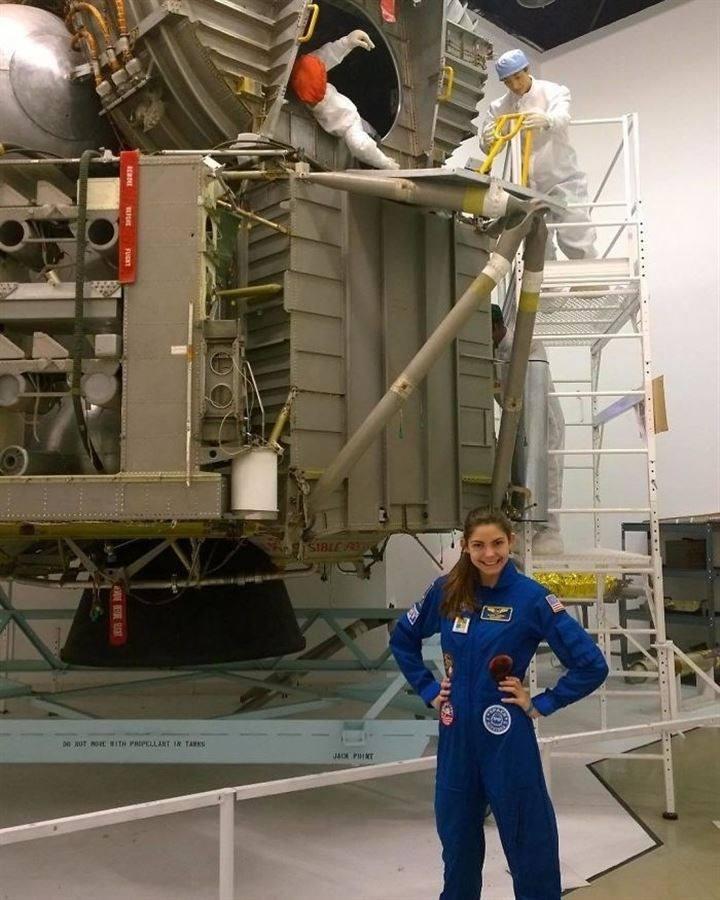 <p>NASA'nın astronot programına seçilip mezun olan en genç kişi olan Alyssa Carsoni, Mars'a ayak basan ilk insan olmak için eğitime devam ediyor.</p>
