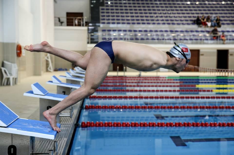 <p>Havuz sporunda da böyle. İstanbul Büyükşehir Belediyesi Spor Kulübünde bizler için her türlü imkan oluşturulmuş durumda ama Anadolu'da ve birçok şehirde bu tür imkanlar yok.</p>

<p> </p>
