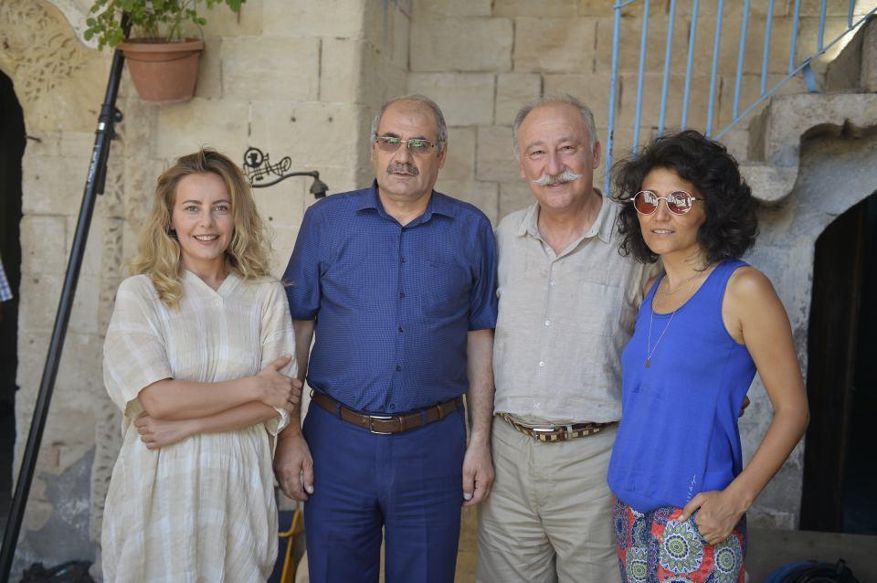 <p>Vildan Atasever, Altan Erkekli, "Bir Dilek Tut" filminin yönetmeni Meta Akkuş ve İl Kültür ve Turizm Müdürü Alaaddin Aydın</p>
