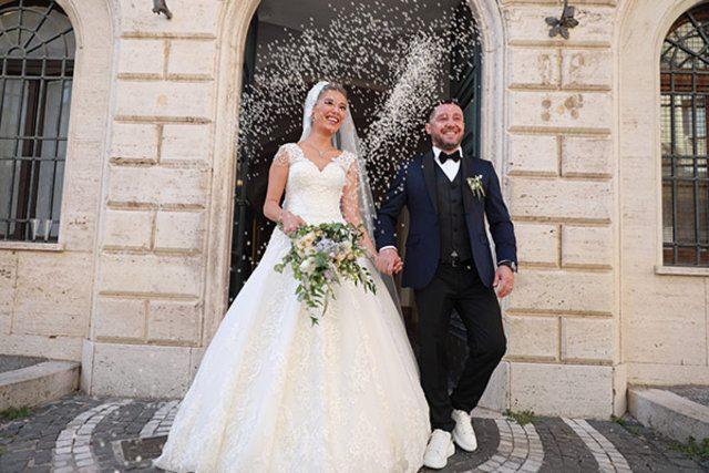 <p>Roma'da nikah masasına oturan futbolcu Nihat Kahveci ile Fulya Sever, mutluluğa doğru adımlarını attılar. </p>
