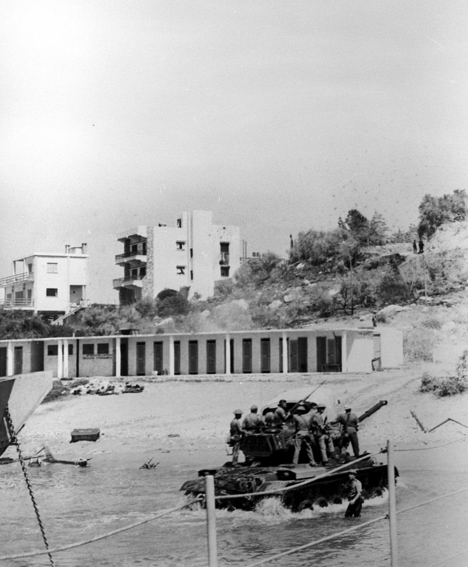 <p> Kıbrıs Barış Harekatına katılan askeri birliklerin 20 Temmuz 1974'de askeri taarruzu.</p> 