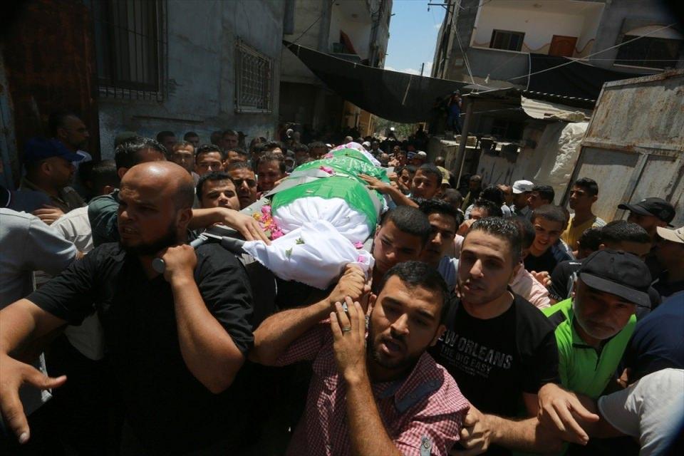 <p>Mahmud Kışta (23) isimli Filistinli için Refah kentinde cenaze töreni düzenlendi. </p>
