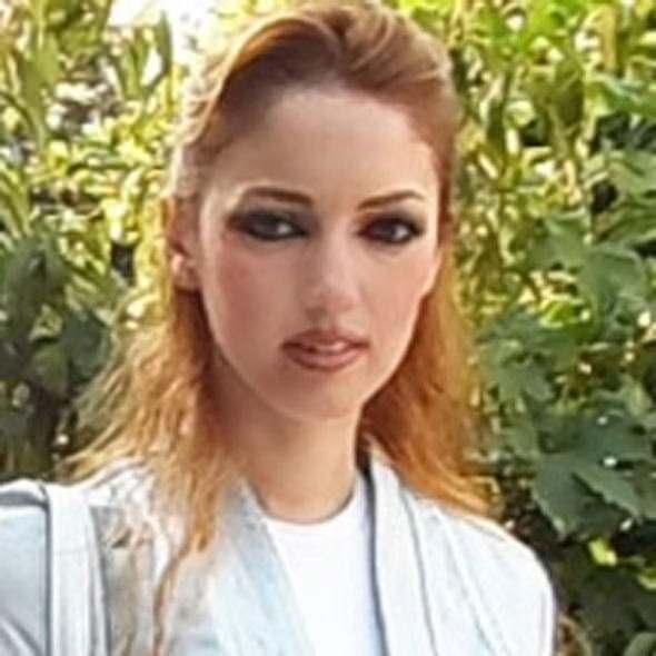 <p>Sinem Hacer TEZYAPAR</p>

<p>Kod adı: Gelin. Yurt dışı lobi işlerinden sorumlu yönetici bacıdır. Adnan Oktar adına tüm uluslararası lobi faaliyetini Ece Koç ile yönetir. Özellikle İsrail ve İtalya başta olmak üzere, tüm yurt dışı politikacılarla bağlantıları kurar.</p>
