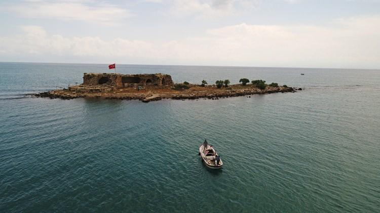 <p>Kültür ve Turizm İl Müdürü Sabri Tari, kentin jeopolitik konumu nedeniyle tarihi boyunca çok sayıda medeniyete ev sahipliği yaptığını, bu uygarlıkların herbirinin kentin değerlerine zenginlik kattığını belirtti.</p>
