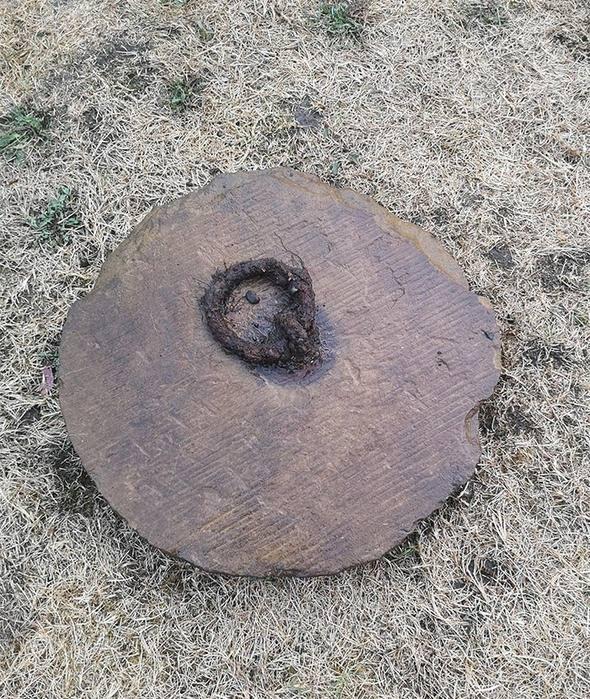 <p>Daha sonra bu yapının i&ccedil;ine girdi ve olayın evrelerini sosyal medyadaki arkadaşlarıyla paylaştı.</p>
