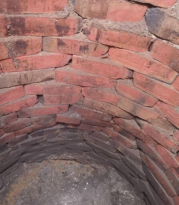 <p>Uzun s&uuml;re devam eden kazıların ardından sonunda en dibine kadar oluştular. Bu s&uuml;rede her kareyi internet ile paylaştılar. Buldukları şeyler karşısında internet adeta yıkıldı.</p>
