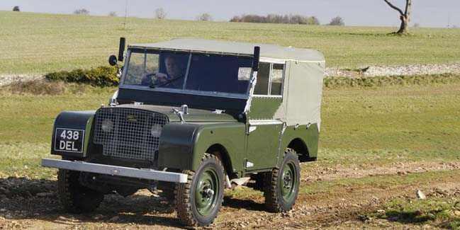 <p>Land Rover serisi Bu eski kamyonetler, Land Rover’dan günümüzün lüks ve daha hızlı SUV’lerinden daha kötü görünüyor olabilir. Fakat bu onların kötü olduğunu göstermez. Orijinal Land Rover’lar, sade tasarımı ve arazideki fonksiyonel yapısı onun bu listede yer almasını sağlıyor.</p>
