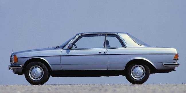 <p>Mercedes 300D Dizel motorlu W123’ler dayanıklı yapıları ile bilinir. Tempolu bir sürüş için çok uygun olmayan otomobil, klasik bir Mercedes için gerekli her şeye sahip. Zarif tasarım, üstün kalite ve güvenilirlik.</p>