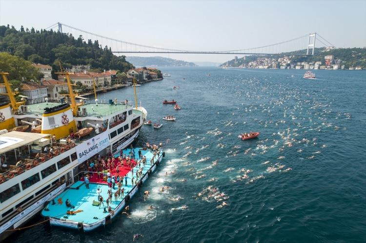 <p>Türkiye Milli Olimpiyat Komitesi (TMOK) tarafından bu yıl 30'uncusu düzenlenen Samsung Boğaziçi Kıtalararası Yüzme Yarışı, İstanbul Boğazı'nda gerçekleştirildi.</p>

<p> </p>
