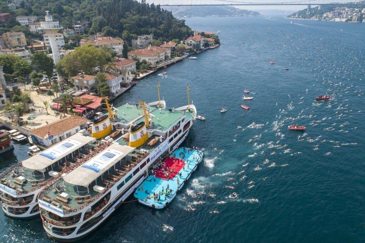 <p>Türkiye'nin ve İstanbul'un tanıtımına 30 yıldır önemli katkı sunan ve "Dünyanın En İyi Açık Su Yüzme Organizasyonu" seçilen Samsung Boğaziçi Kıtalararası Yüzme Yarışı için yerli ve yabancı toplam 2 bin 400 yüzücü katıldı.</p>

<p> </p>
