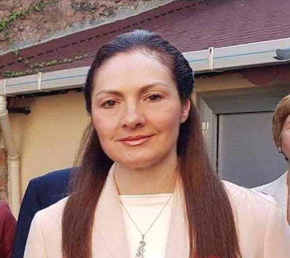 <p>Fatma Ceyda ERTÜZÜN</p>

<p> </p>

<p>Özellikle Ankara'da örgüt adına siyasiler, yargı ve nüfuzlu kişiler arasında kulis faaliyeti yapar. Adnan Oktar'a yapılan faaliyetler, verilen rüşvetler ve öğrenilen bilgiler hakkında düzenli rapor verir.</p>
