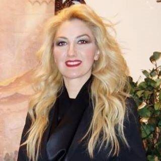 <p>Ayşegül Hüma BABUNA</p>

<p> </p>

<p>Özellikle Ankara'da örgüt adına siyasiler, yargı ve nüfuzlu kişiler arasında kulis faaliyeti yapar. Adnan Oktar'a yapılan faaliyetler, verilen rüşvetler ve öğrenilen bilgiler hakkında düzenli rapor verir. Yönetici bacıdır.</p>
