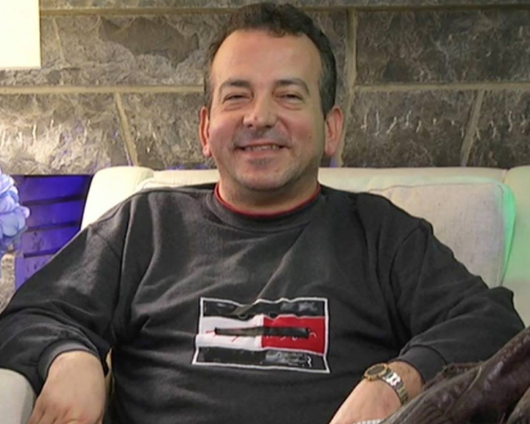 <p>Ali KASAP</p>

<p>Örgüte ait Yavuztürk'dake evde ikamet etmektedir. Silahlıdır. Yaklaşık 15 yıl önce örgüte ilk geldiklerinde örgüte çok yüksek miktarda para aktarımı yapmışlardır.</p>
